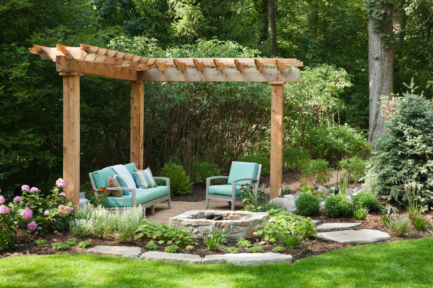 Outdoor-Living-Space-2-1800-x-1200-px.png